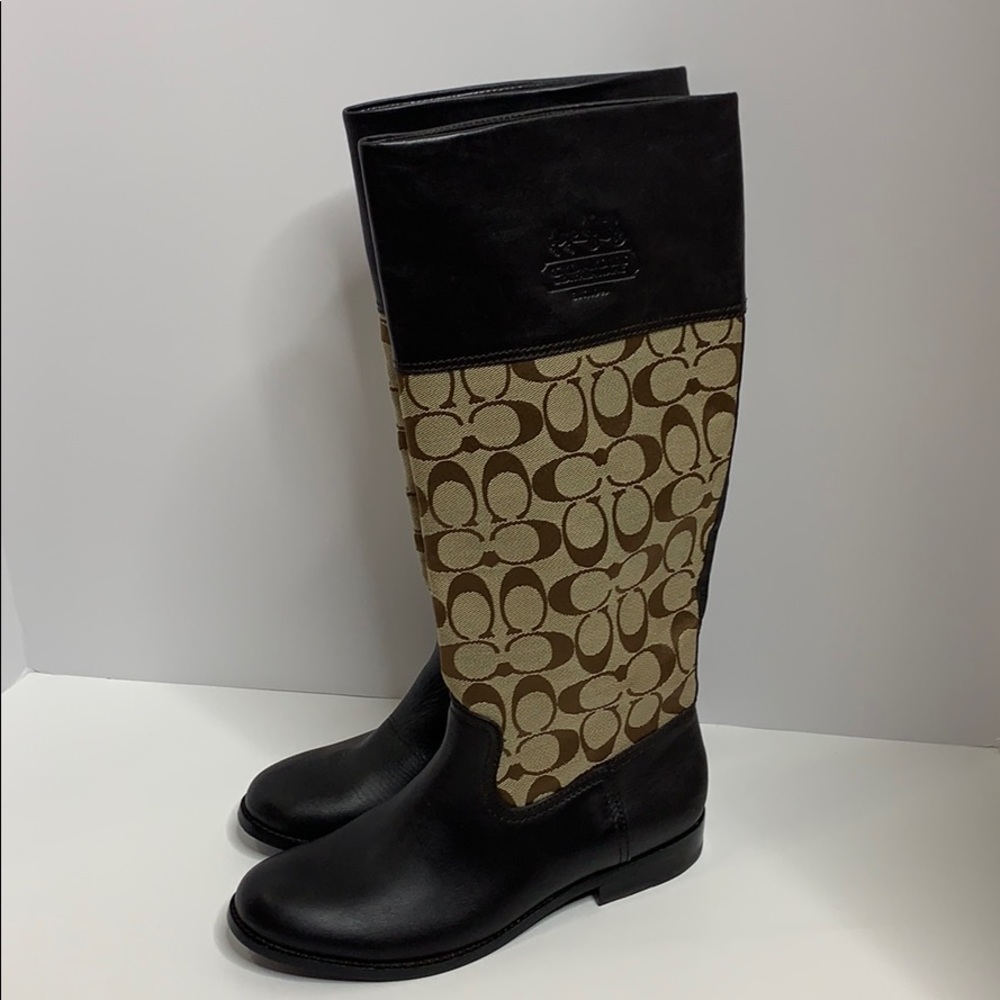 Used coach signature style boots